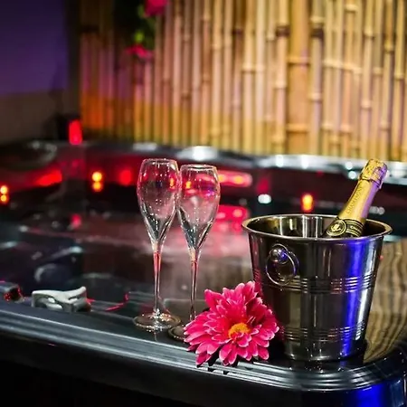 Love hotel Mala India *