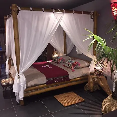 Love hotel Mala India *
