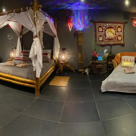 Love hotel Mala India Courcelles